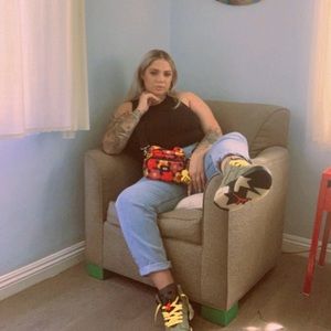 Meet your Posher, Selena